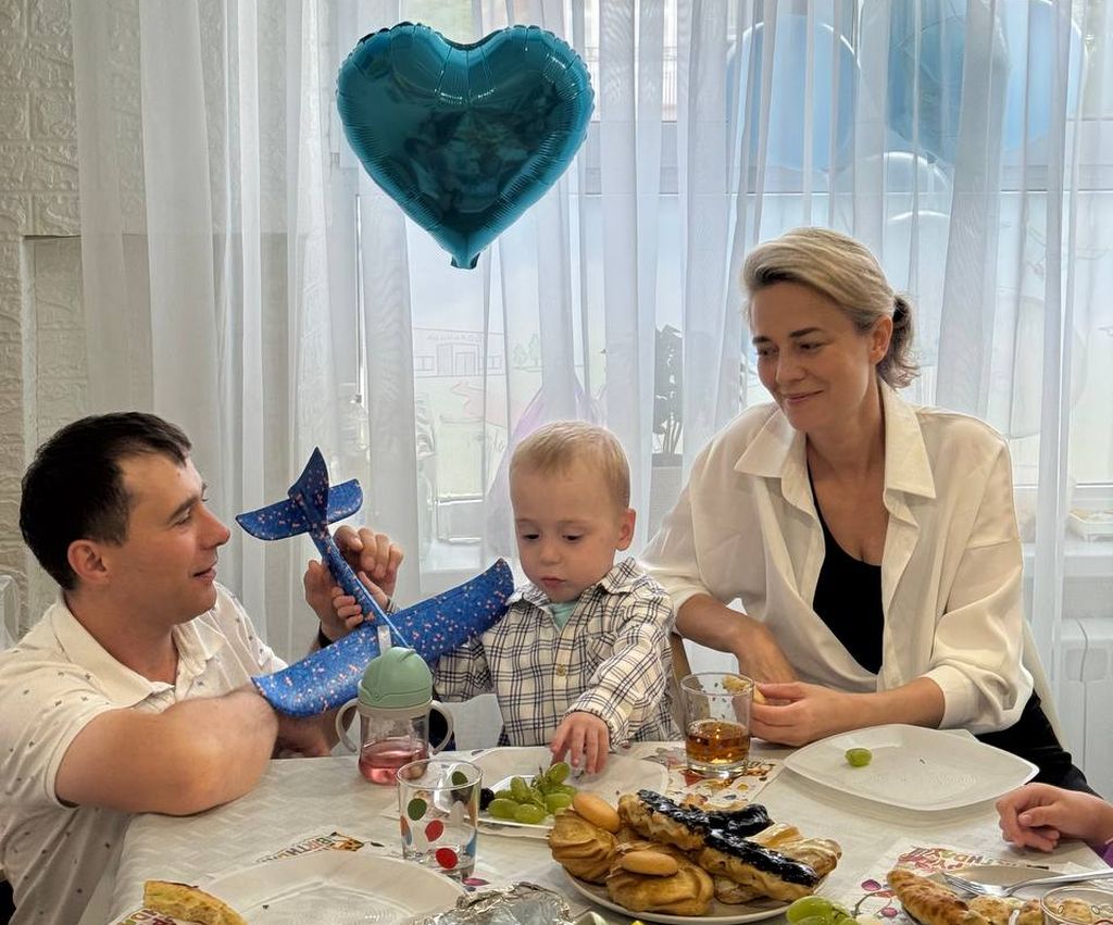 Danya_family.jpg Danya_family.jpg