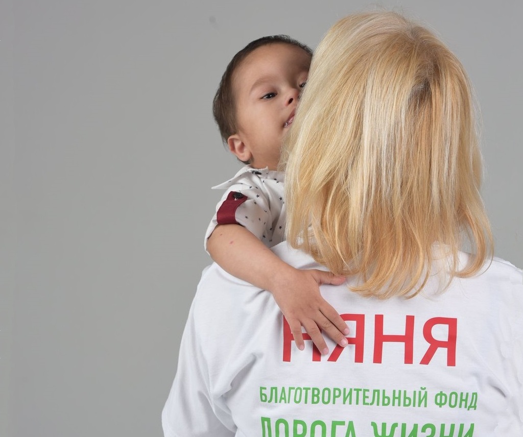 коля с няней.jpg